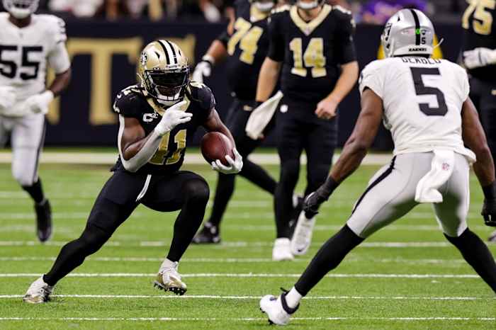 New Orleans Saints running back Alvin Kamara (41) against Las Vegas Raiders linebacker Divine Deablo (5). Mandatory Credit: Stephen Lew-USA TODAY Sports